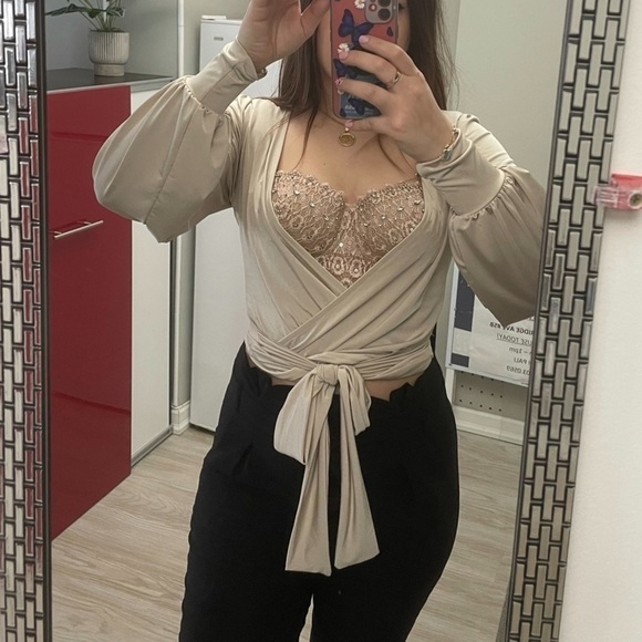 𝅺WINDSOR Beige Top - Picture 9 of 14